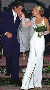 Style Icon Carolyn Bessette Kennedy Bees And Bubbles Kennedy Wedding Dress Wedding Dresses Second Wedding Dresses