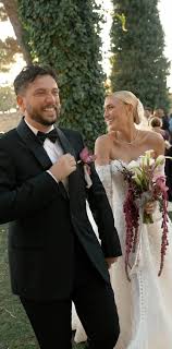 Mara Sattei e Alessandro Donadei si sono detti SI! 💍 ✨Sabato 5 settembre,  la cantautrice romana e il noto produttore musicale hanno finalmente  coronato il loro sogno d'amore. Una storia bellissima, nata
