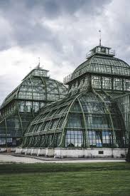 Palmenhaus Auf Schonbrunn In Wien Streetfotografie Strassenfotografie Architektur Urban Stadtbilder Kunst Art Wan In 2020 Strassenfotografie Architektur Gebaude