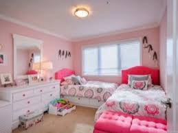 Letakkannya di atas kepala katil (sangat baik jika cermin adalah mengenai lebar katil). Bagaimana Untuk Meletakkan Katil Di Dalam Bilik Tidur 84 Foto Bagaimana Untuk Meletakkan Tingkap Dan Dinding Di Feng Shui Di Dalam Bilik Berbanding Dengan Pintu
