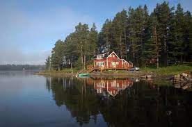 Wenn es sie eher in die einsamkeit zieht, reizt sie vielleicht ein kleines ferienhaus am wasser eines kristallklaren bergsees in den alpen, einem waldsee in der eifel oder einem stausee im harz oder sauerland. Haus Am See Mieten Fur 10 12 Personen Siehe Bild Urlaub Ferien