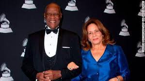 Apr 07, 2021 · while the world was falling in love with june carter and johnny cash's romance, cash's first wife,. Johnny Ventura Le Canta Toda Una Vida A Su Esposa De 50 Anos Cnn Video