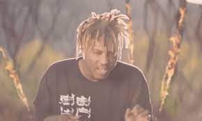 Scopri ricette, idee per la casa, consigli di stile e altre idee da provare. Robbery Gif By Juice Wrld Find Share On Giphy Juice Rapper Rap Video Juice