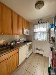 Yonkers cabinets has been working with contractors and home owners for over 10 years to provide quality wood cabinets at reasonable prices. 46 Winchester Ave 1b Yonkers Ny 10710 25 Photos Mls 6099933 Movoto
