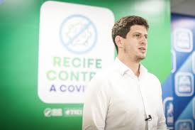 Pessoas que se encontram acamadas devem fazer menção no momento do cadastro e aguardar o atendimento de uma equipe volante da secretaria de saúde em casa. Recife Abre Agendamento Para Pessoas Com 59 Anos Trabalhadores Da Educacao E Do Transporte Publico Local Diario De Pernambuco