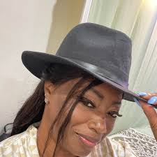 Elaine Capers's Instagram, Twitter & Facebook