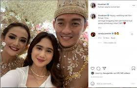 Ifan seventeen telah resmi menikah dengan dylan. Ifan Seventeen Foto Bareng Tissa Biani Di Acara Resepsi Posisi Tangan Disorot