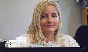 Elaine Leonard's Instagram, Twitter & Facebook