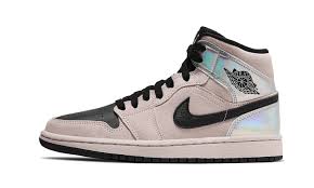 Air Jordan 1 Mid Fearless Maison Chateau Rouge En 2020 Chaussure Nike Air Nike Jordan Jordanie