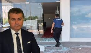 Saymaz yayını basacak cesaretleri varsa haklarını savunacak cesareti de göstersinler dedi. 8hte88og9w0zsm
