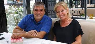 Hükümete yakın medyanın hedef gösterdiği gazeteci yılmaz özdil'in eşi hülya özdil'in bodrum'daki eviyle ilgili yıkım kararı, muğla bölge i̇dare mahkemesi tarafından durduruldu. Birgun Gazetesi Yazar Yilmaz Ozdil In Esi Hulya Ozdil Facebook