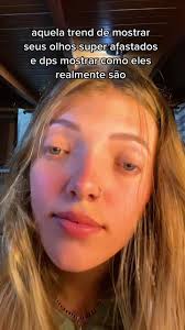 Julia Mello Dançando