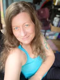 Hi all! I just wanted to introduce myself, I'm Melisa, I'm a private chef  and bus operator for Chicago Transit Authority. I'm looking to build my  followers because I will be opening