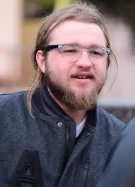 Posts about doi barbati si jumatate written by panteras. Pro Tv Ce S A Intamplat Cu Angus T Jones Interpretul Lui Jake Harper BÄƒieÈ›elul Din Serialul Doi BÄƒrbaÈ›i È™i JumÄƒtate