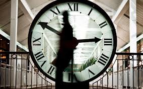 Tous les ans, les européens passent à l'heure d'été le dernier dimanche de mars et retournent à l'heure d'hiver le l'actuel système horaire est ainsi de plus en plus contesté que ce soit par les citoyens ou les états membres de l'union. Finalement La Fin Du Changement D Heure Risque De Ne Pas Etre Pour 2021