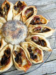 Appoggiate al centro della sfoglia una tazza da tè ed iniziate a tagliare le. Girasole Farcito Con Salsiccia Funghi E Mozzarella Ricette Ricette Di Cucina Cibo Siciliano