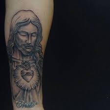 Ir à diferentes procissões organizadas por devotos de toda a américa latina. 70 Tatuagens De Jesus Cristo Impressionantes