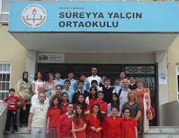 İlköğretim okulları, eğitim faaliyetlerinde bulunan süreyya yalçın ortaokulu. Birinci Yil First Year Sweturks