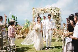 Madam cutie on duty is a 2015 hong kong modern comedy romance action drama produced by tvb. è•­æ­£æ¥ é»ƒç¿ å¦‚è‡ªè£½å¤«å¦»æš—è™ŸçªºæŽ¢å³‡é‡Œå©šç¦®ç´°ç¯€ æœ¬åœ° æ˜Žå'¨å¨›æ¨‚