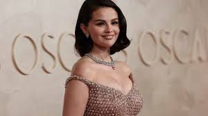 Selena Gomez wears gown made of 16,000 drops of glass to the Oscars; see  other stars looks on the red carpet | Fashion News - The Indian Express