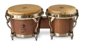 Ada banyak cara memainkan alat musik ritmis ini, seperti digesek, dipukul, digoyang, dikocok, dan ditabuh dengan tangan atau bantuan alat. Alat Musik Ritmis Pengertian Contoh Jenis Dan Cara Memainkan