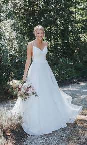 7 Reasons Why Buying A Used Wedding Dress Is Better Than Buying New Wedding Dresses Preowned Wedding Gowns Buy Used Wedding Dress