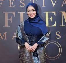 This type of costume is the national dress of brunei darussalam and malaysia, and can also be found in indonesia, singapore and thailand. 84 Mira Filzah Ideas Fesyen Wanita Pelakon Wanita Gaya Pakaian