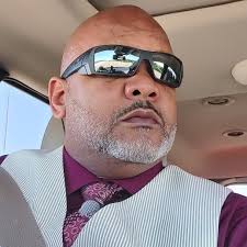 The Oregon Duck cut this fan's hair