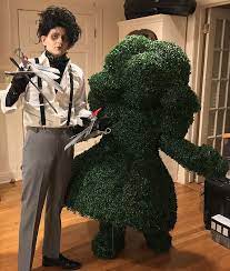 Don't forget you have scissors for hands, or things could get messy! These Couples Absolutely Killed Halloween With Their Amazing Costumes Artfido