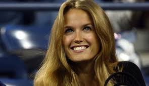 Kim sears cheers andy murray to victory in round two at wimbledon in canary yellow dress. Tennis Seite 1