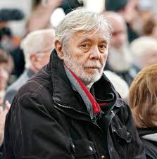 Jeden z najpopulárnejších českých hercov josef abrhám, ktorý dnes oslavuje sedemsediatdeväť rokov, vytvoril rad výrazných typov filmov, v. Herec Josef Abrham 80 Desivy Strach O Libusku Ahaonline Cz