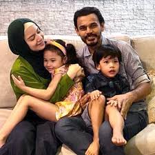 Mungkin dgn kehadiran anak, keadaan boleh jadi lebih baik. Muat Naik Foto Baby Bump Yusry Umum Lisa Surihani Hamil Anak Ketiga