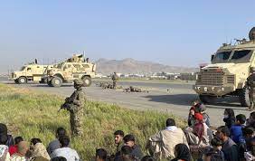 2 days ago · with hundreds of afghans rushing the tarmac of kabul's international airport desperate to flee the return of the taliban, a young afghan woman stood in limbo between two worlds. Qye5mkuxjywrjm