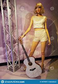 How to make simple clothes look fashionable. Wax Figur Von Taylor Alison Swift Madame Tussauds Amsterdam Redaktionelles Stockfotografie Bild Von Leute Europa 166799397