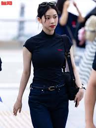 거유목록 (r2476 판) - 나무위키에서 풍만한 유방을 소유한 여성들의 목록을 확인해