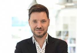 Benjamin Piper's Instagram, Twitter & Facebook