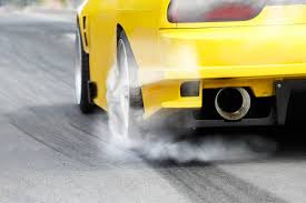 Check spelling or type a new query. Voiture De Course Brule Le Caoutchouc Au Large De Ses Pneus En Preparation Pour La Course Banque D Images Et Photos Libres De Droits Image 76387664