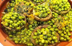 Un Tajine Petits Pois Et Fonds D Artichauts C Est Un Vrai Regal Prepare Par Narjisse Avec Des Legumes Frais Le Gout Y Est M Tajine Petit Pois Tajine De Veau