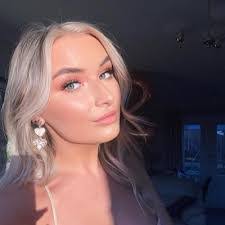 Heather Nock's Instagram, Twitter & Facebook