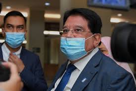 Former federal territories minister tengku adnan tengku mansor was today charged again at the sessions court in kuala lumpur for accepting rm2 million from a businessperson. Court Acquits Ku Nan In Bribery Case Sets Aside Jail Term Rm2 Mil Fine Malaysia The Vibes