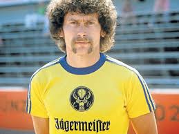 Eintracht braunschweig revolutionierte den profifußball! Trikotwerbung Von Der Schnapsidee Zum Millionengeschaft Fussball