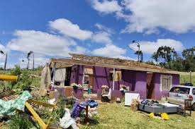 Defesa Civil do Paraná atua em 33 municípios para reparar danos causados pelos vendavais