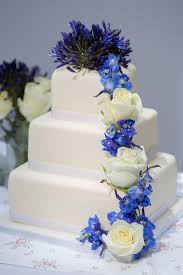 Working with josh gruetzmacher and be hitched eve… Square Wedding Cake With Beautiful Fresh Flowers Cake Cakesdecor