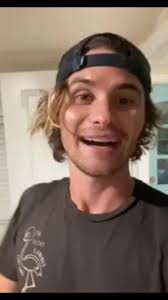 Madelyn Cline Jonathan