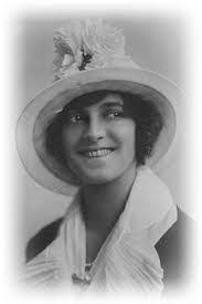 Paulette Winston's Instagram, Twitter & Facebook