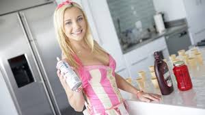 Şansını Zorlayan Şeker Kız Memelerine Krema Döküyor - Porno İzle