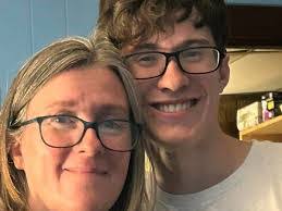 Heather Ray's Instagram, Twitter & Facebook