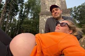 She is best known for starring in films such as mean girls, mamma mia, les misérables. Amanda Seyfried Shares Throwback Pregnancy Pictures