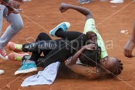 İki gün, bir gece / deux jours, une nuit (26 aralık 2014). Kenya Deux Femmes Se Battent Pour Un Homme Lors D Un Match De Football Afrikmag