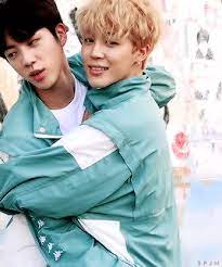 Allerdings fällt es mir bei . Two Cuties Bts Jin Suga Jhope Namjoon Jimin V Jungkook Kpop Legends Bts Jimin Bts Bangtan Boy Jimin